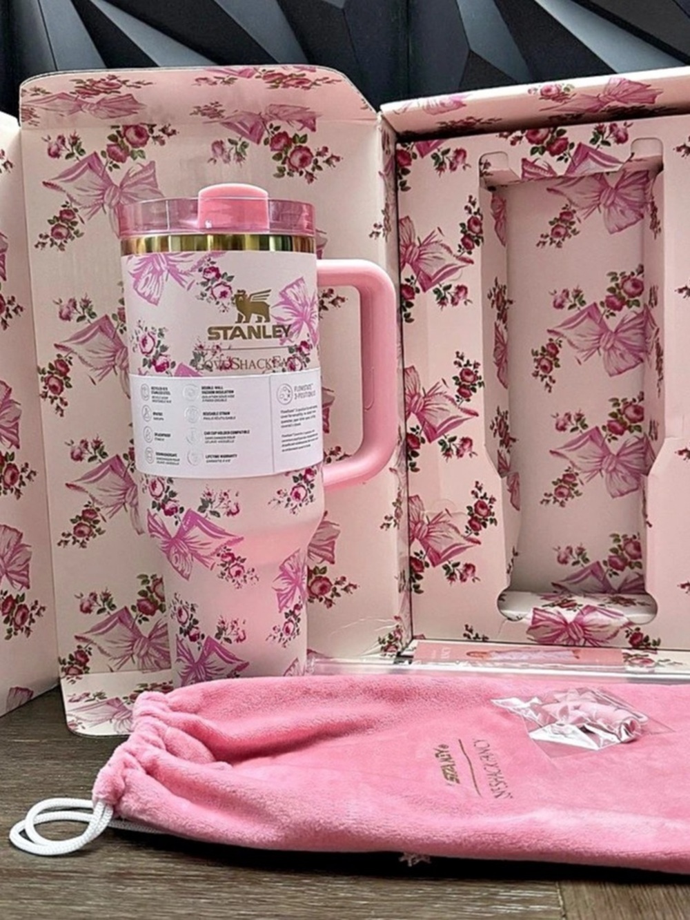 Stanley x LoveShackFancy Quencher H2.0 Tumbler Floral Pink